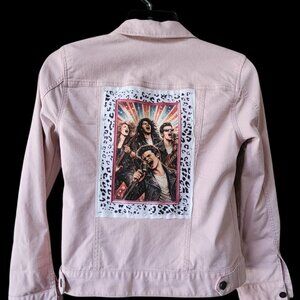 Market & Spruce Light Pink Denim Jacket – Custom Rock Graphic Back – Size M